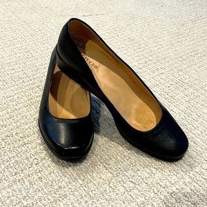 Life Stride Velocity 2.0 black wedge. Size 8.5